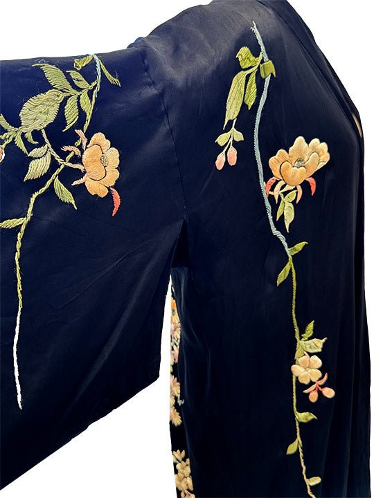 1940's HAND EMBROIDERED KIMONO - Burning Torch Online Boutique