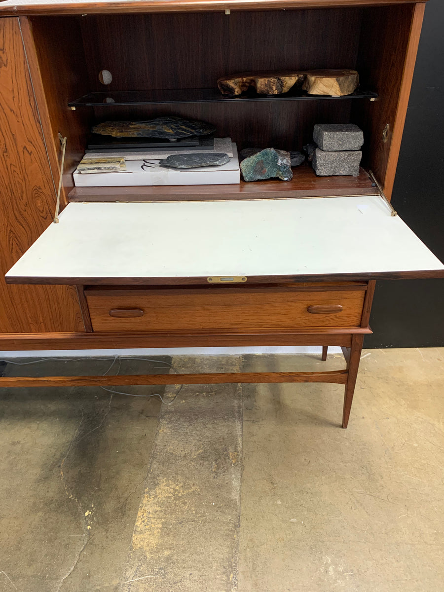 FUR17  DANISH ROSEWOOD CREDENZA